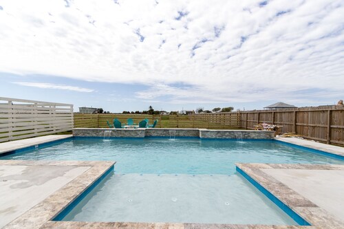 BRAND NEW 4/3.5 w/ heated pool and water views. Kid friendly and close to golf
