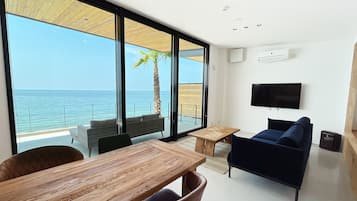 Deluxe 1 Bed Room Villa 102 with Open-air Bath, No dogs allowed, Non Smoking | 1 bedroom, premium bedding, down duvets, individually decorated