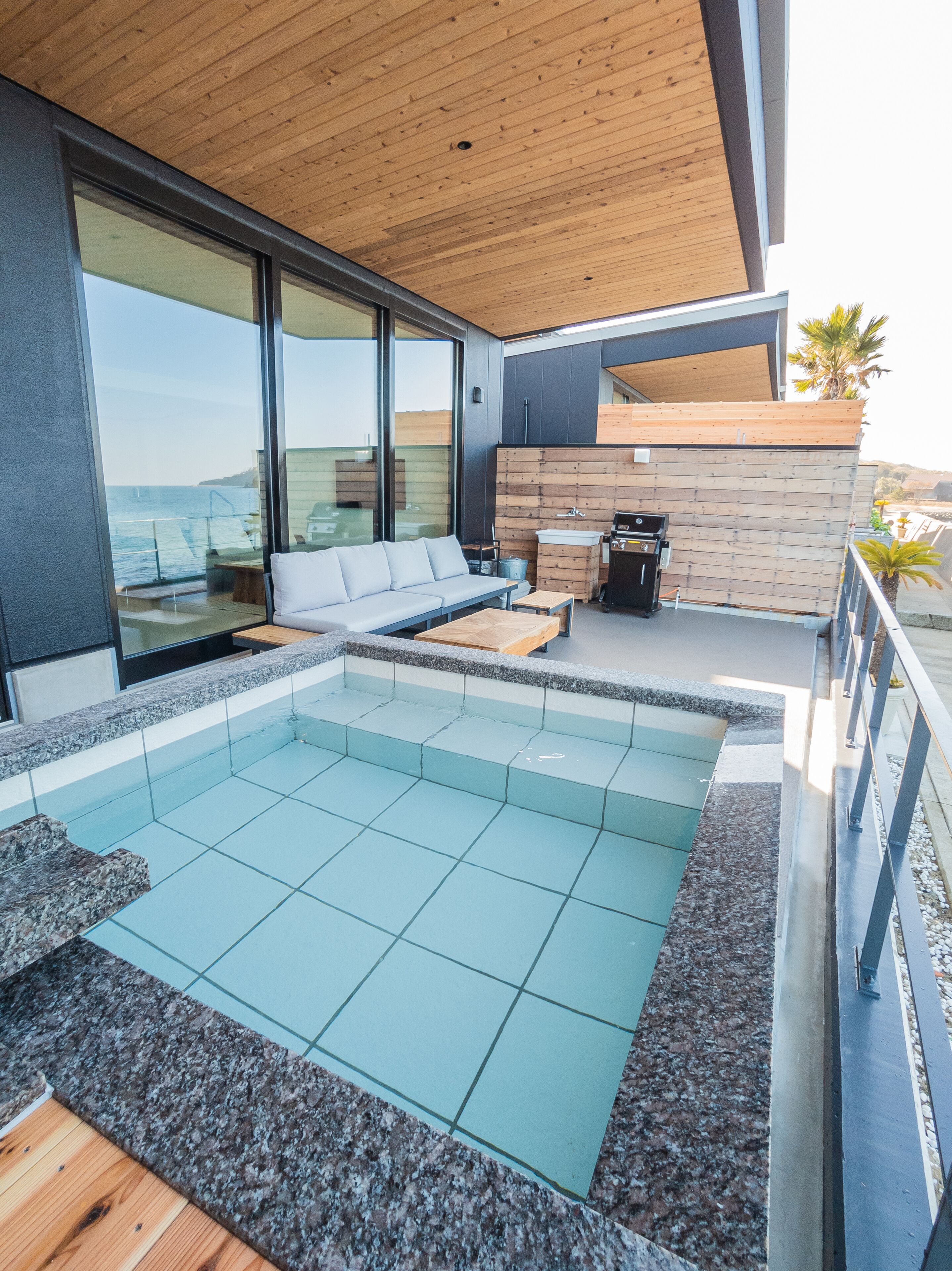 デラックス1ベッドルーム104 露天風呂付き禁煙 愛犬不可 | テラス / パティオ