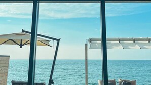 A view from a room with large windows overlooking the sea, featuring a pergola and a swing. - Solavilla Umi Terrace Minamiawaji (Minamiawaji)