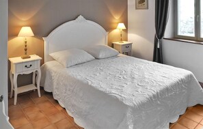 2 bedrooms, travel crib, free WiFi, bed sheets - Lovely home in Montbrison sur Léz (Montbrison sur Léz)