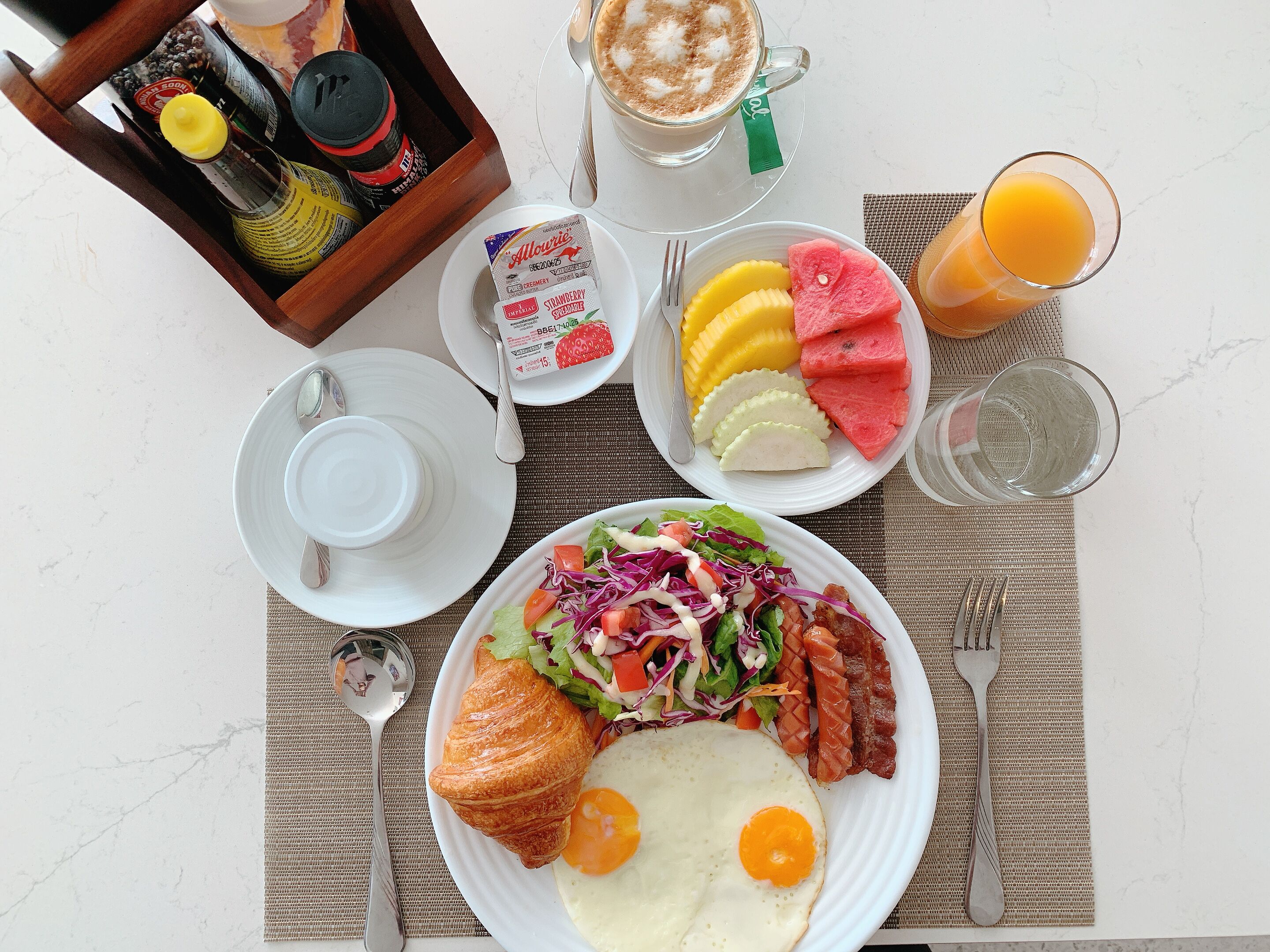 Desayuno con opciones de la cocina local todos los días (con cargo)