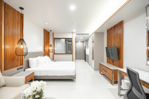 Studio | Living area | 43-inch flat-screen TV with satellite channels