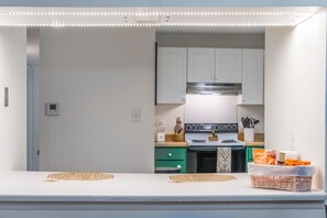 Fridge, microwave, oven, stovetop - Cozy 2-bedroom condo in the heart of Homewood/Vestavia, minutes from Samford/UAB (Birmingham)