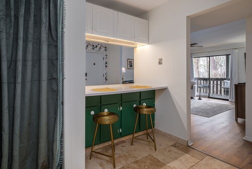 Cozy 2-bedroom condo in the heart of Homewood/Vestavia, minutes from Samford/UAB