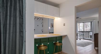 Cozy 2-bedroom condo in the heart of Homewood/Vestavia, minutes from Samford/UAB