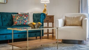 Living area - Heart of Homewood and Minutes from Birmingham (Birmingham)