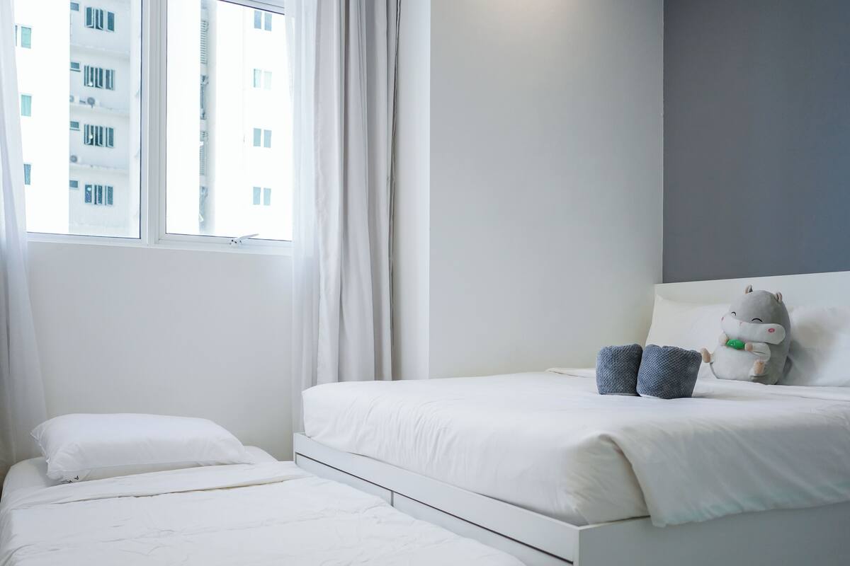 Classic Apartment | Blackout drapes, iron/ironing board, WiFi (free), individually decorated