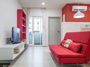 42-inch LED TV with satellite channels, video game console - Penang Straits Garden Georgetown (George Town)