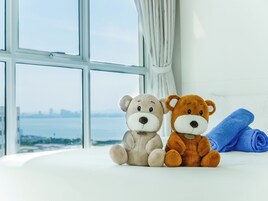 2 quartos, individualmente decorados, individualmente mobiliados