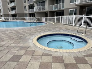 Outdoor pool, a heated pool - ISLAND PRINCESS 106 - Ground Level (Fort Walton Beach)