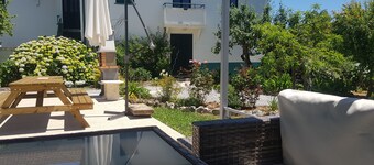 Private 2-bedroom apartment & private solar heated pool WiFi, AC