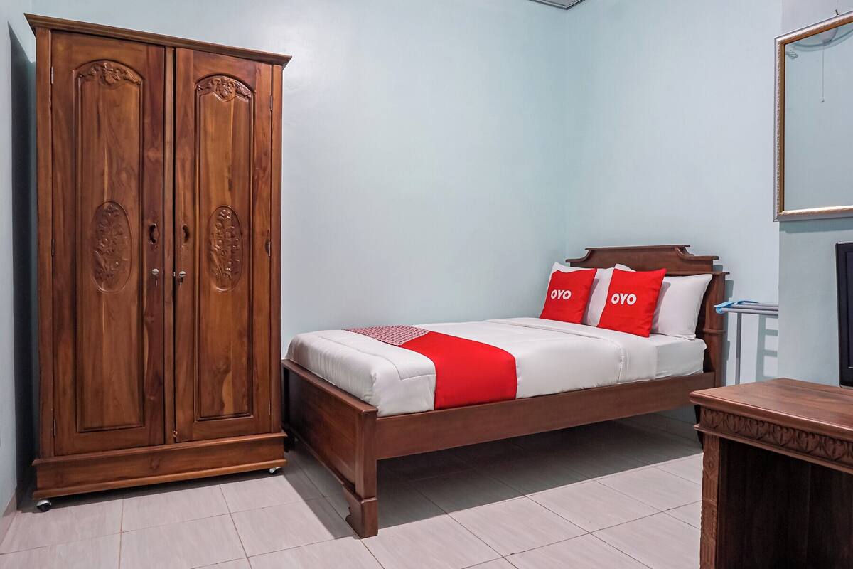 Kamar Double Standar | Meja kerja, Wi-Fi gratis, dan seprai linen
