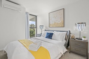 Comfort Townhome, Balcony, Garden View