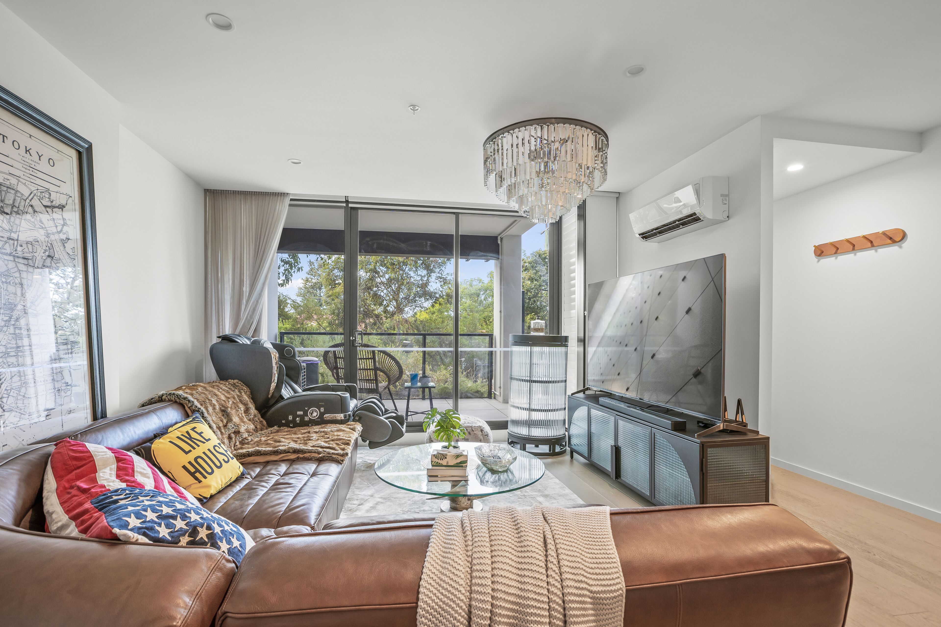 55-英寸电视（配备有线频道）