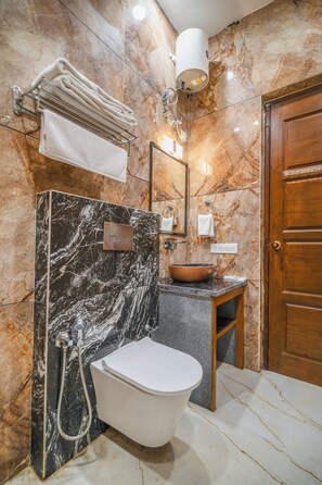 Deluxe Room | Bathroom | Free toiletries, hair dryer, slippers, soap - RD RESORT (Maham)