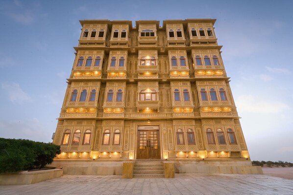 Mặt tiền nơi lưu trú