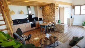 Fridge, microwave, oven, stovetop - Maison avec hammam privé en option - Maison Mandala (Lege)