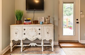 Interior - NEW RiverFront Home Guadalupe downtown 4BR/3BA-Sleeps 12, Kayaks, Floats Fishing (Kerrville)