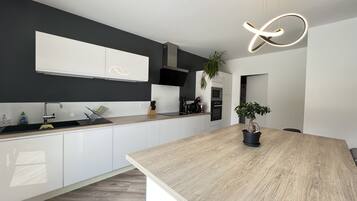 冰箱、微波炉、烤箱、洗碗机