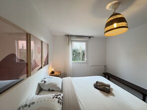 2 bedrooms, iron/ironing board, free WiFi, bed sheets