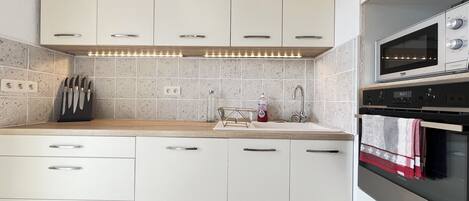 Fridge, microwave, oven, stovetop