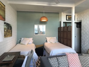 2 habitaciones, escritorio, tabla de planchar con plancha y wifi gratis