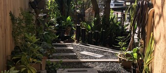 Eclectic room, private space, quiet nature spot near famous surf beaches & City