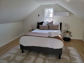 3 habitaciones, tabla de planchar con plancha, wifi y ropa de cama