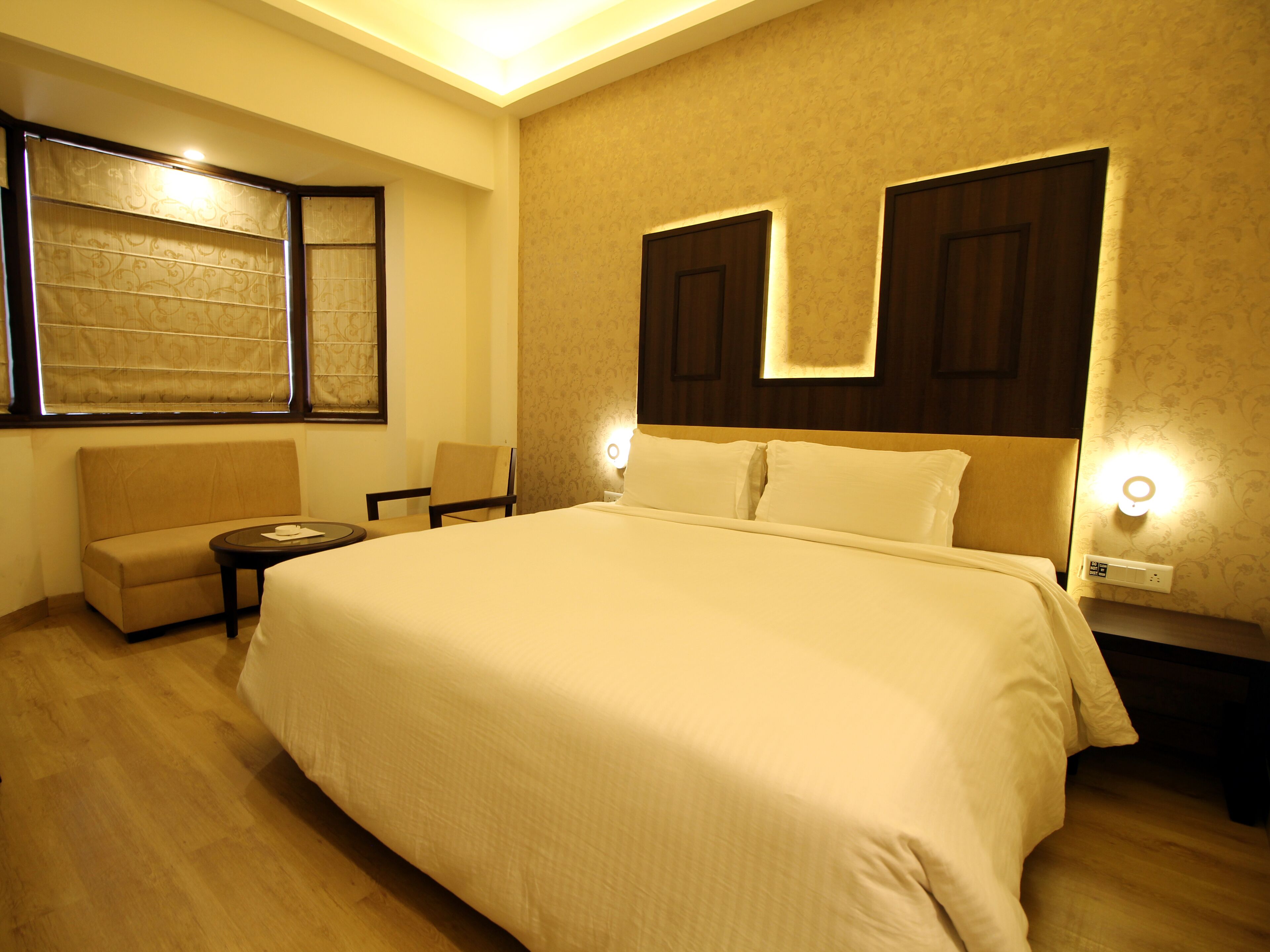 Quarto casal superluxo | Roupas de cama premium, escrivaninha, Wi-Fi de cortesia, roupa de cama