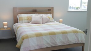 3 bedrooms, bed sheets - Spacious family house less than 1min walk to Middleton's favourite Surfers Beach (Middleton)