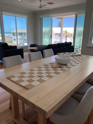 Dining - Spacious family house less than 1min walk to Middleton's favourite Surfers Beach (Middleton)