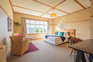 Phòng Cao cấp | Bộ đồ giường cao cấp, màn/rèm cản sáng