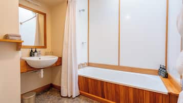 Luxury Room, 1 King Bed, Lake View | Bathroom | Free toiletries, hair dryer, bathrobes, heated floors