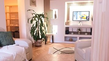 1 bedroom, in-room safe, iron/ironing board, free WiFi