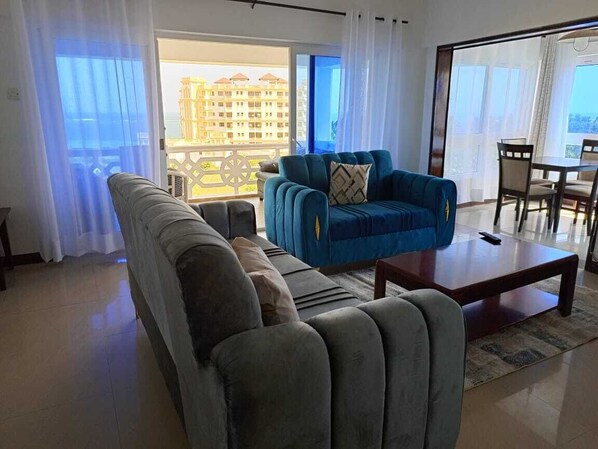 Deluxe Apartment | Living area - Lux Suites La Vida Sunrise Apartments (Mombasa)