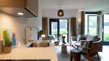 Apartamento clásico, 2 habitaciones, vistas al jardín | Cocina privada | Frigorífico, microondas, horno y lavavajillas