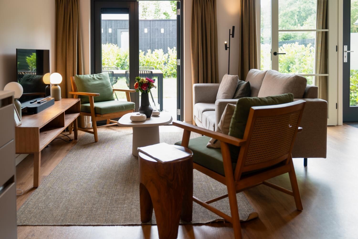 Classic Apartment, 2 Bedrooms, Garden View | Interior