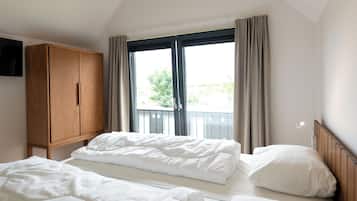 Classic Apartment, 2 Bedrooms, Garden View