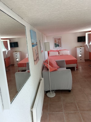 5 bedrooms, iron/ironing board, travel cot, free WiFi - Villa 3 Chambres + 2 Studios Piscine spa vue mer 5'cassis 10'calanques (Carnoux-en-Provence)