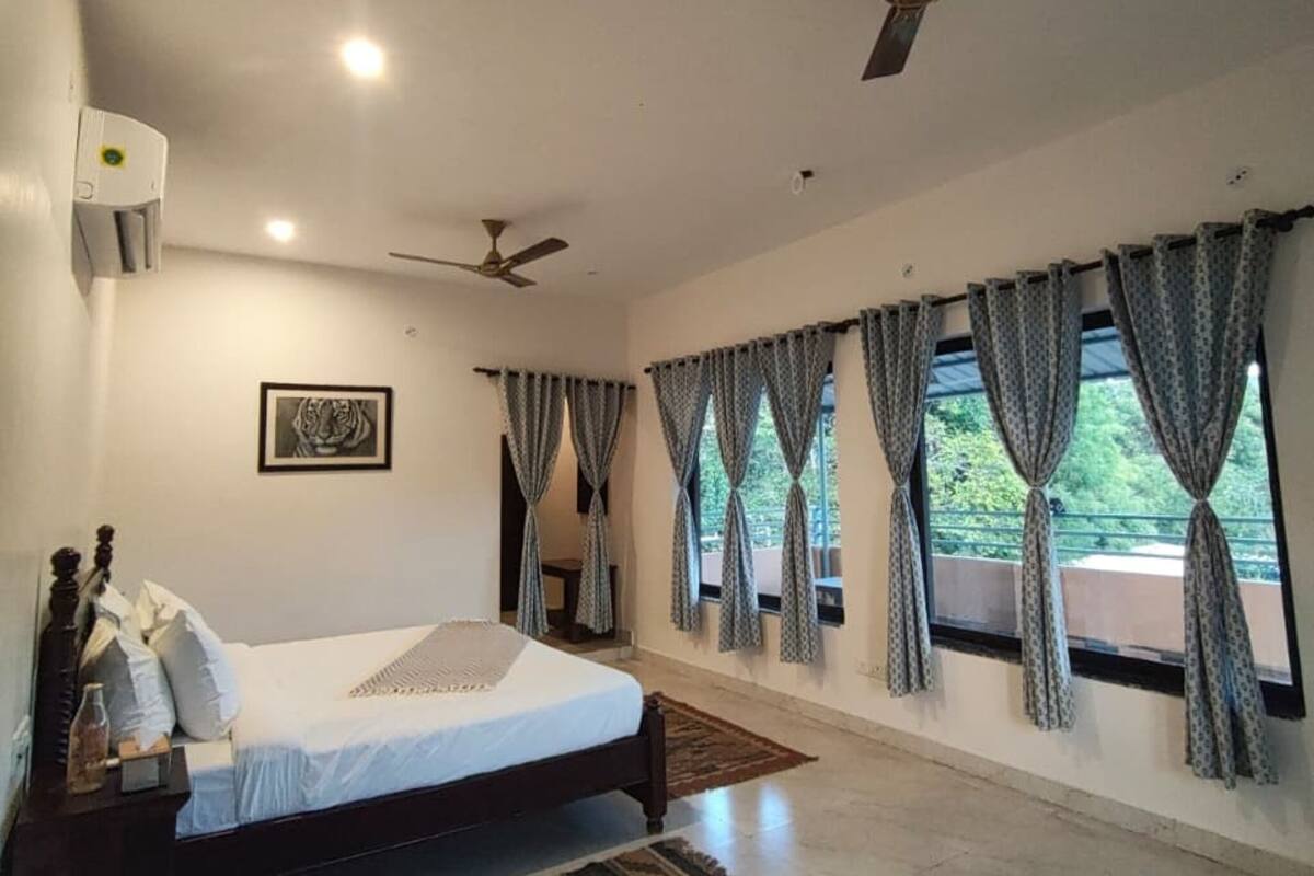 Superior Double Room | Premium bedding, desk, laptop workspace, blackout drapes