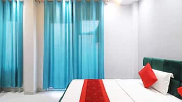 Premium bedding, down comforters, free minibar, desk