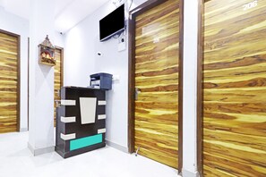 Lobby - Twamev Rajouri garden by The Arrow (New Delhi)