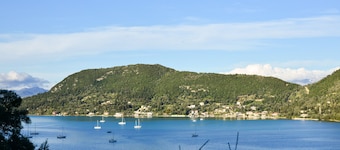 Lefkada Family - Friendly House in a Garden - Parking space available