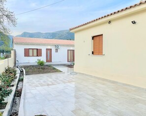 Exterior - Lefkada Family - Friendly House in a Garden - Parking space available (Nydri)