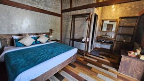 Quarto exclusivo | 1 quarto, frigobar, escrivaninha, espaço de trabalho para notebook