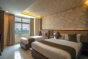 Family Room | Egyptian cotton sheets, premium bedding, in-room safe, desk