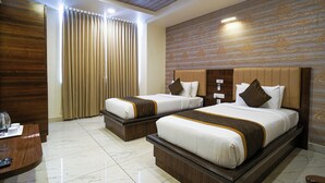 Executive Twin Room | Egyptian cotton sheets, premium bedding, in-room safe, desk - Open Hotel by Olive - JK Residency (Bengaluru)