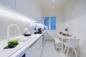 Fridge, microwave, oven, dishwasher - Corfu White Apartment (Corfu)