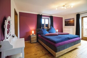 2 bedrooms, bed sheets - Ferienwohnung Blau für 4 Personen mit Balkon, 80m² (Inzell)